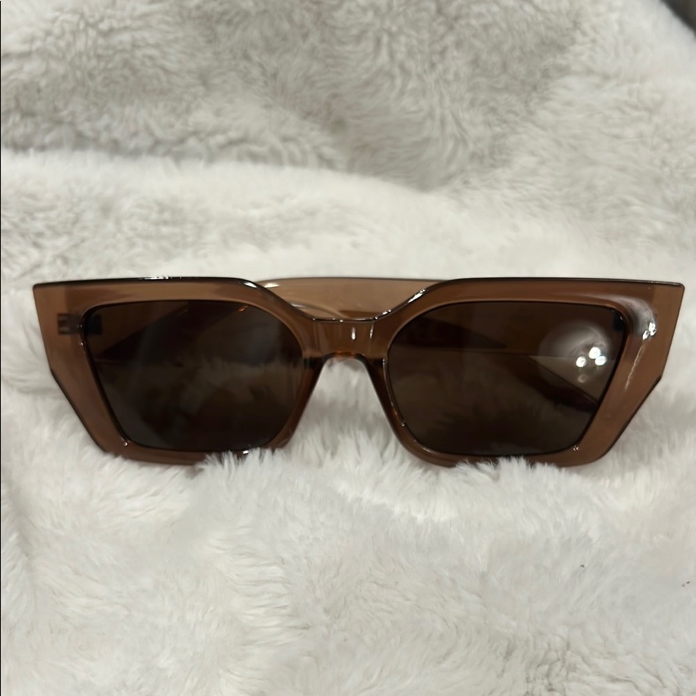 Chic Brown Cat-Eye Sunglasses